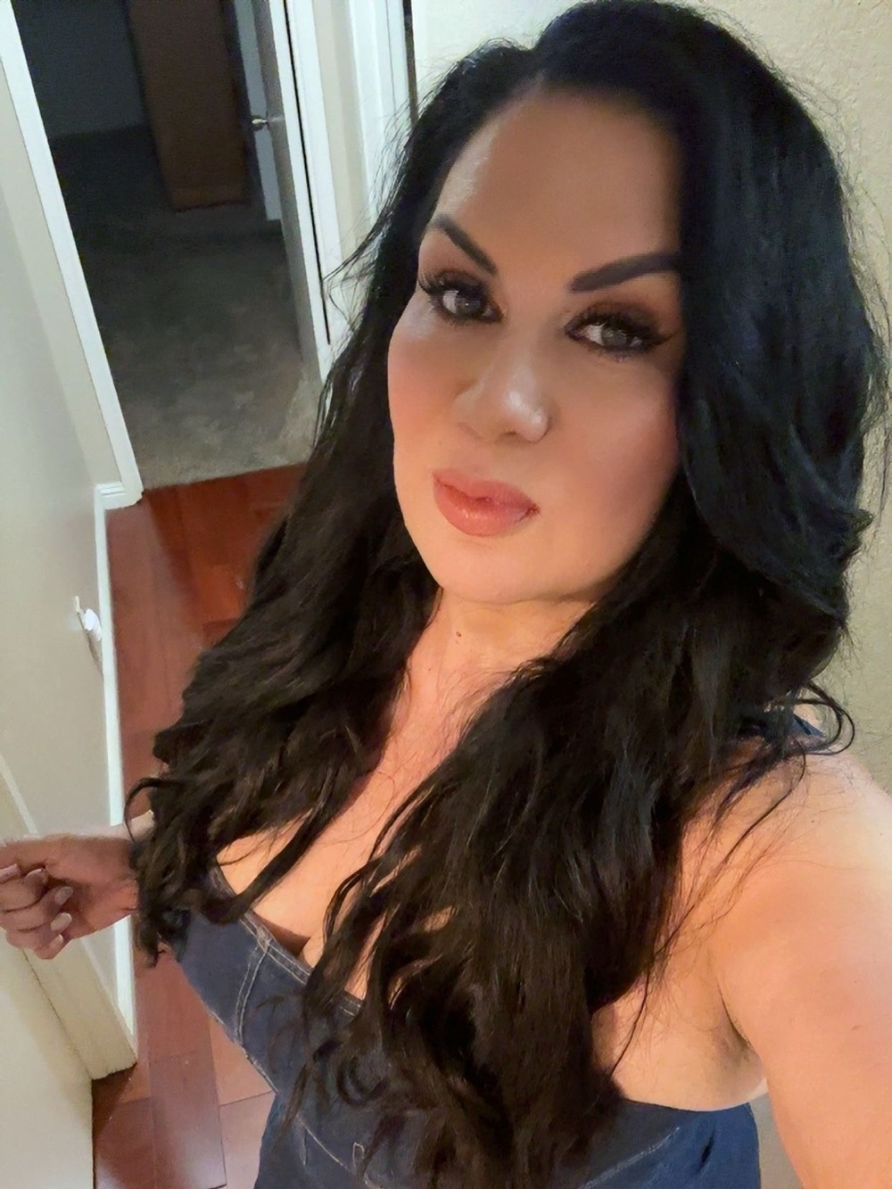 ♥️@Moracris431 is live! Please like this notification for live shows! - Picture 2 of 16